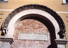 Portale di Federico II, vestigia dell'antico Palatium Federiciano – Foggia Portale di Federico II, vestigia dell'antico Palatium Federiciano – Foggia
