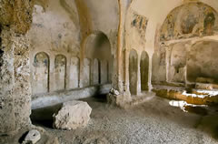 Parco di Lama d'Antico, interno della chiesa rupestre Parco di Lama d'Antico, interno della chiesa rupestre