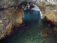 Grotta Palazzese, la spiaggetta interna  Polignano, Bari