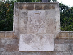 Fontana di Tancredi, stemma della città di Brindisi, 1549