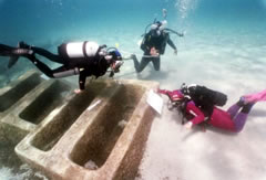 Carico di sarcofagi di una nave lapidaria affondata nel Mar Jonio – S. Pietro di Bevagna, Taranto IT