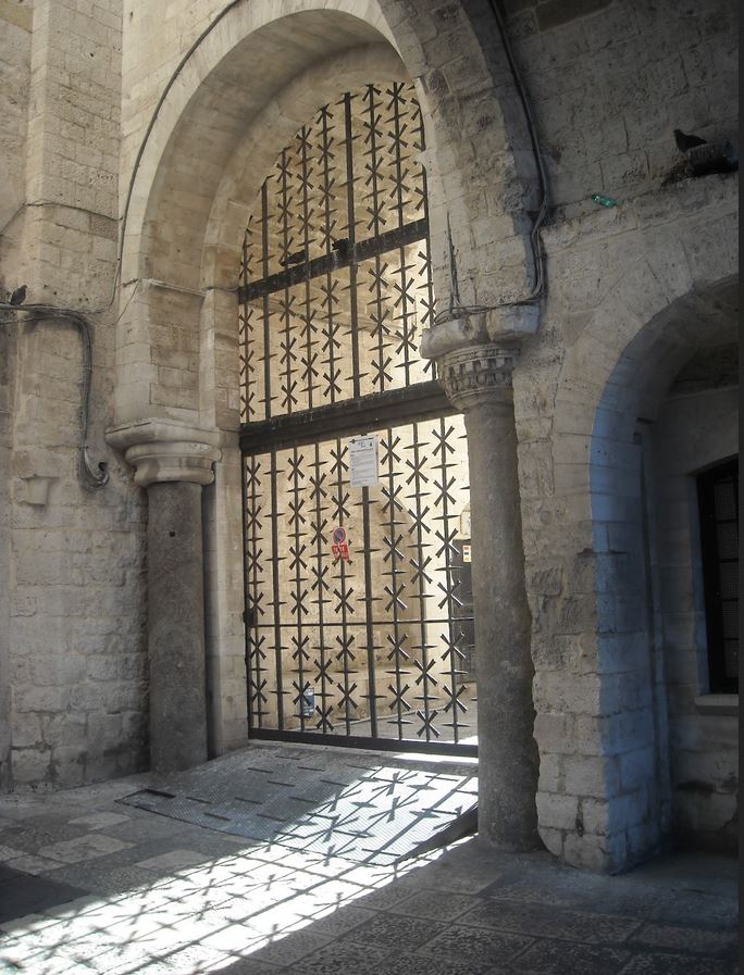 L'entrata della Corte del  Catapano ancora visibile nella cittadella nicolaiana di Bari, IT