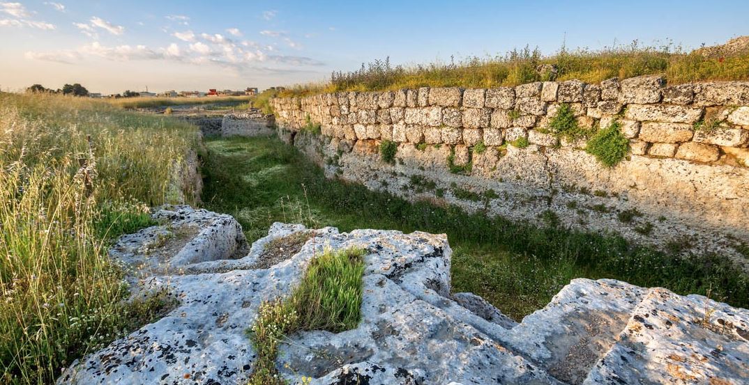 Mura messapiche di Manduria, VIII secolo a.C. - Manduria, Taranto IT Mura messapiche di Manduria, VIII secolo a.C. - Manduria, Taranto IT