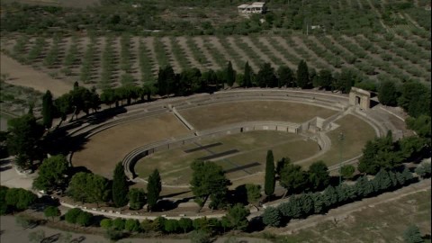 Lucera – Anfiteatro romano Lucera – Anfiteatro romano