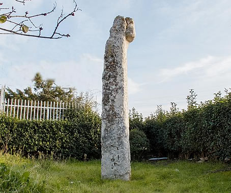 Menhir detto il “Monaco di Modugno”, Modugno, Bari IT Menhir detto il “Monaco di Modugno”, Modugno, Bari IT