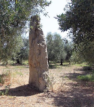 Cannae – Menhir alto 3 m. Cannae – Menhir alto 3 m.